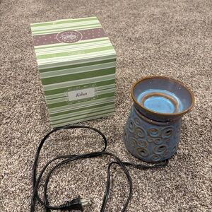 Scentsy “Lisbon” Warmer